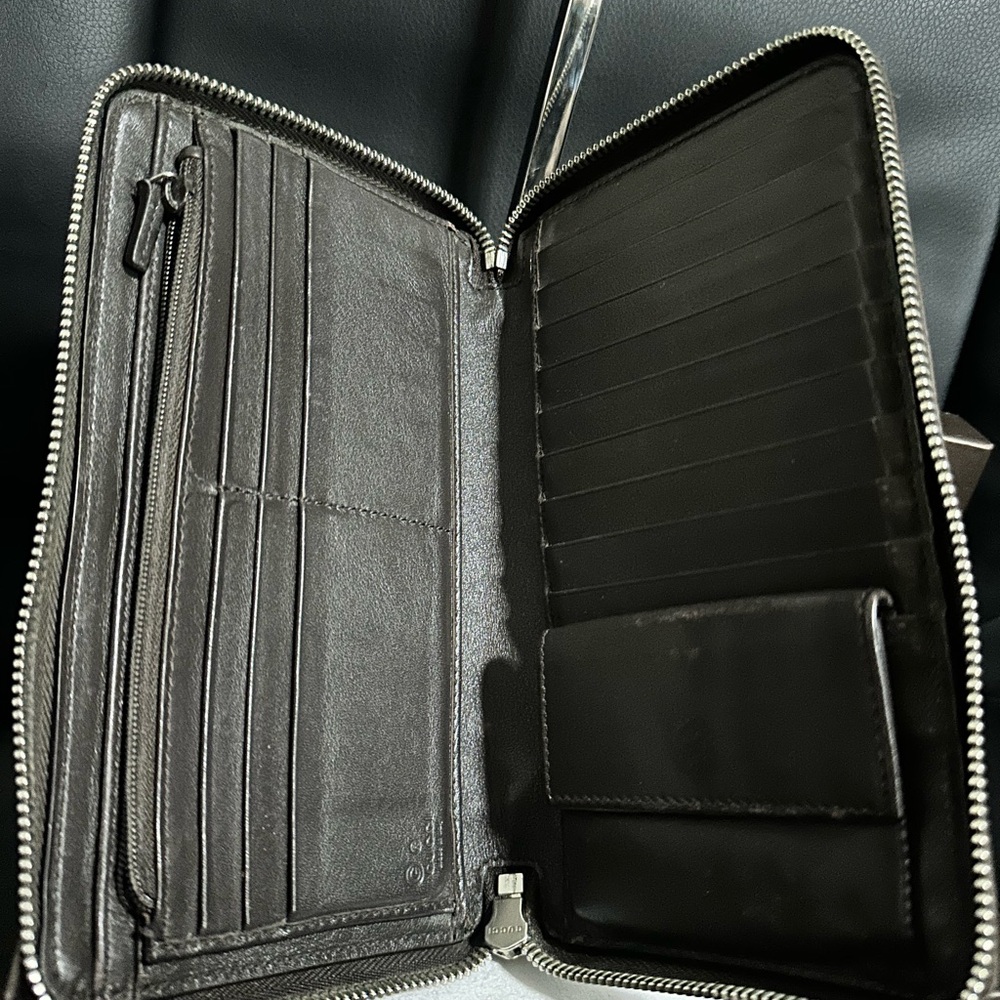 Gucci Organizer Wallet - Picture 2 of 4